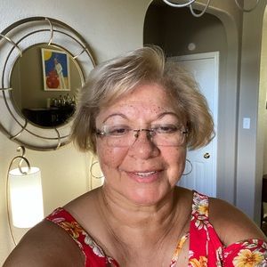 Meet your Posher, Jacqueline